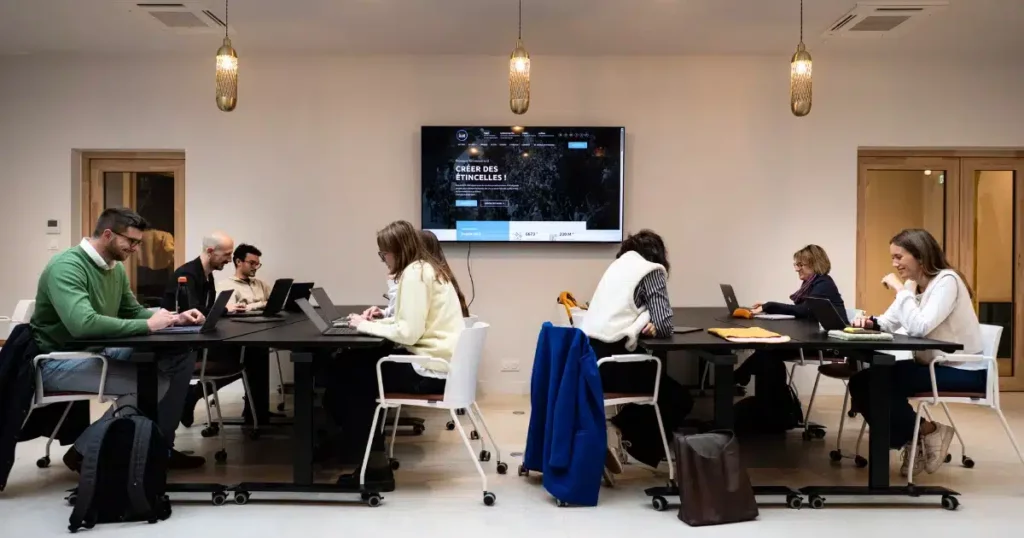 clients dans l'open space de weforge